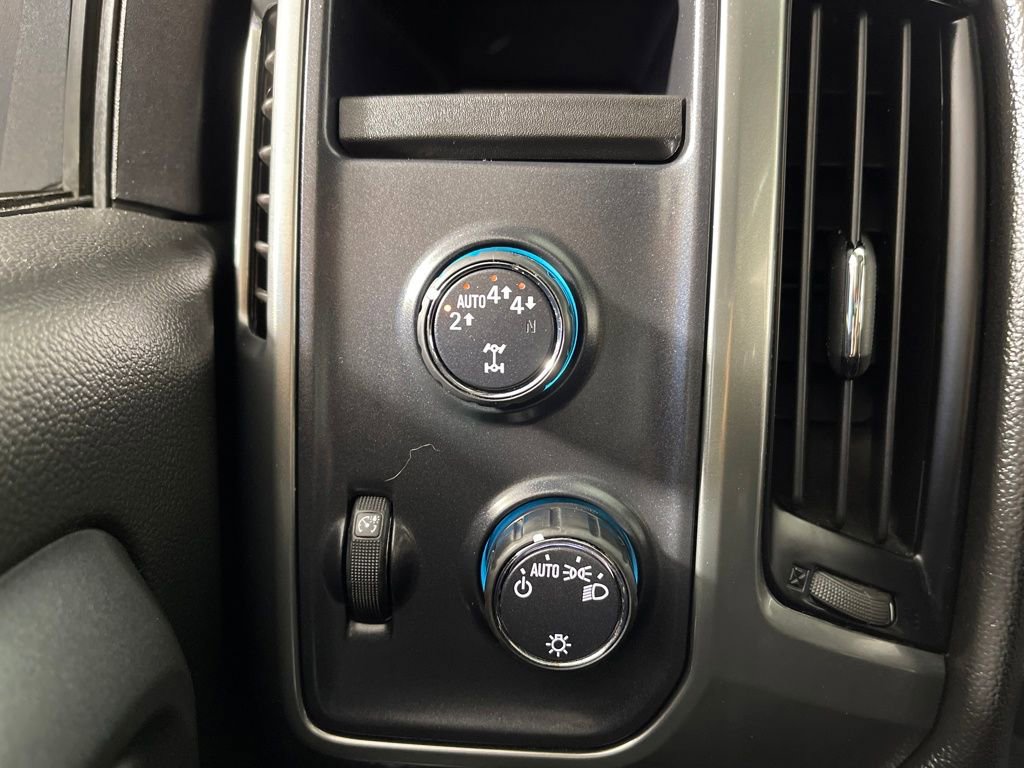 Used 2018 Chevrolet Silverado 1500 LT w/ Trailering Package image 28