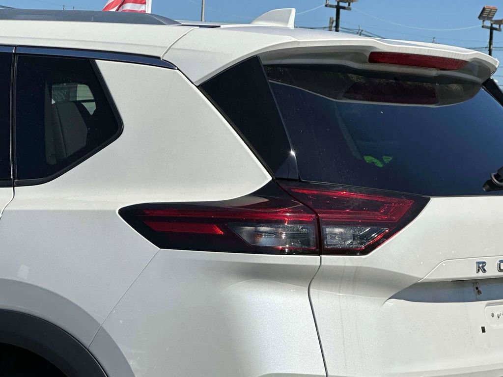 Used 2023 Nissan Rogue SL w/ SL Premium Package image 8