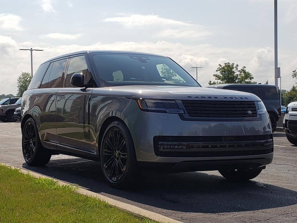 New 2025 Land Rover Range Rover SE image 3