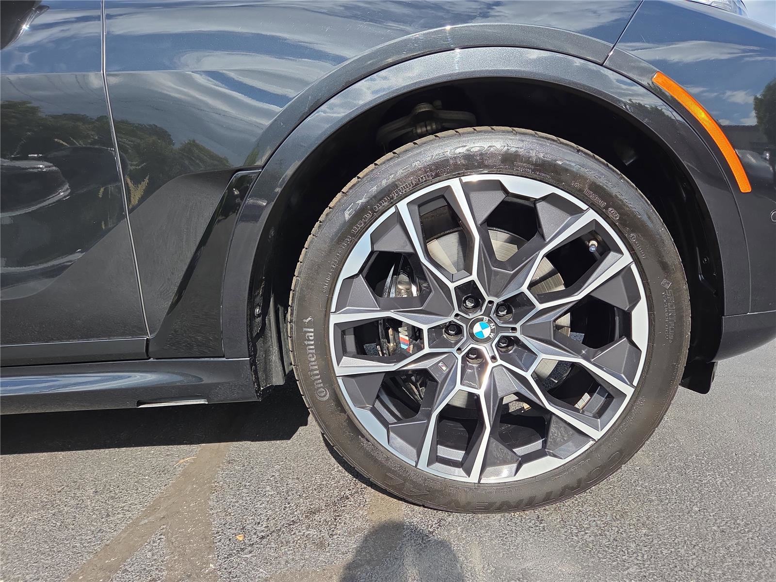 Used 2023 BMW X7 xDrive40i w/ M Sport Package AWD/4WD image 11