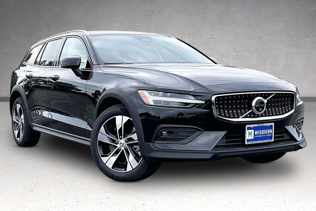 New 2026 Volvo V60 B5 Cross Country Plus w/ Climate Package AWD/4WD image 2