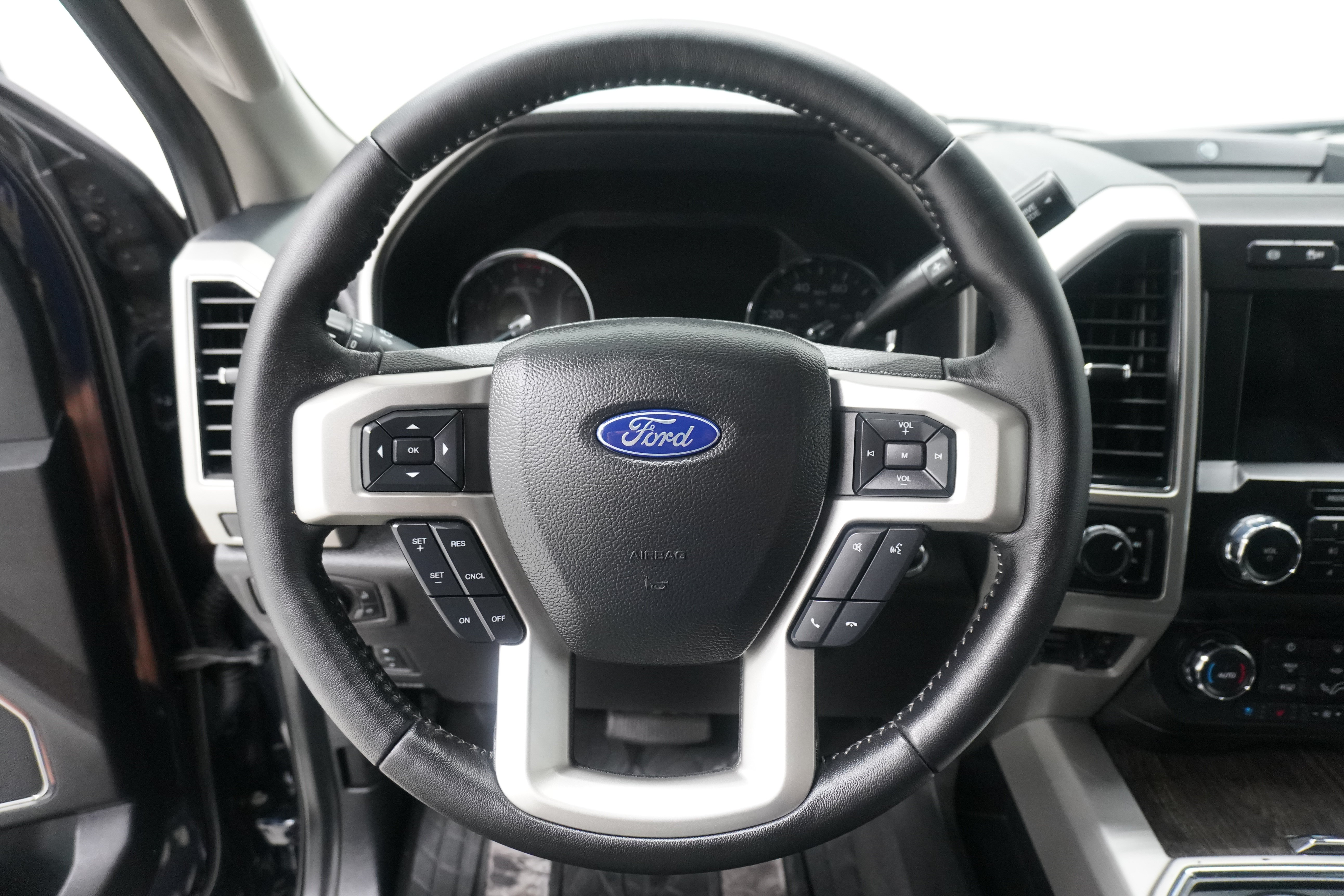 Used 2021 Ford F250 Lariat w/ Tremor Off-Road Package AWD/4WD image 18