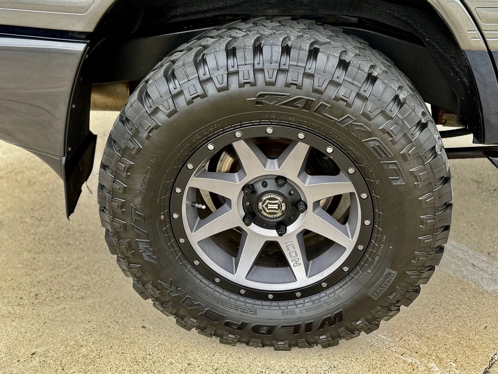 Used 2005 Toyota Land Cruiser w/ Convenience Pkg AWD/4WD image 21