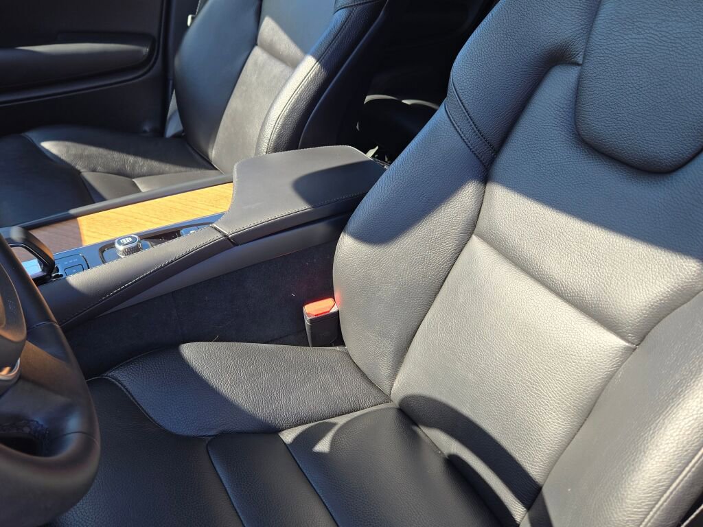 Used 2023 Volvo XC90 T8 Core image 32