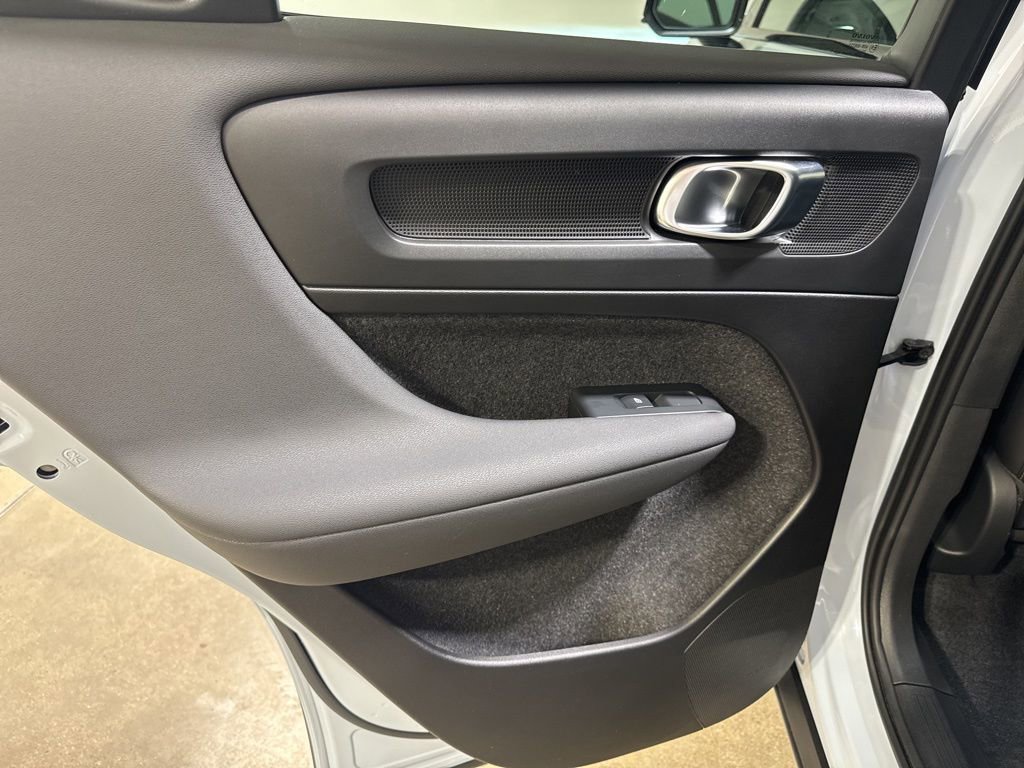 Used 2026 Volvo XC40 B5 Plus w/ Protection Package Premier AWD/4WD image 20