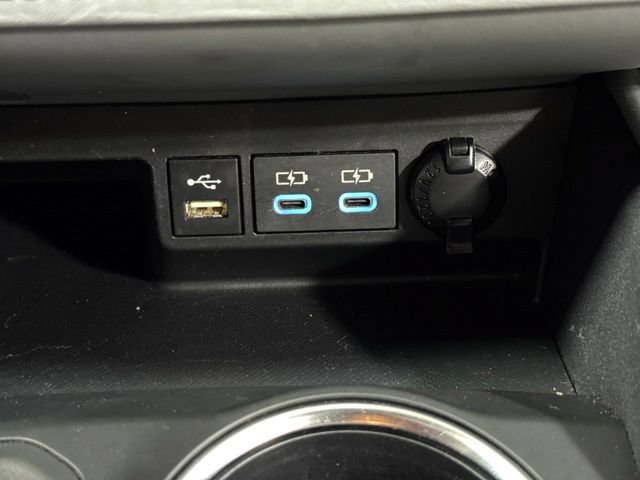 Used 2022 Toyota Highlander XLE AWD/4WD image 23
