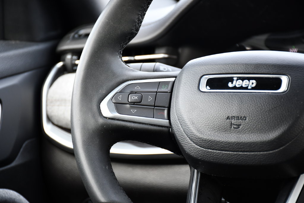 Used 2023 Jeep Compass Latitude AWD/4WD image 26