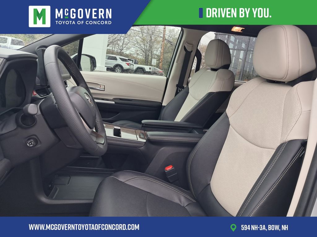 Used 2025 Toyota Sienna Platinum AWD/4WD image 14