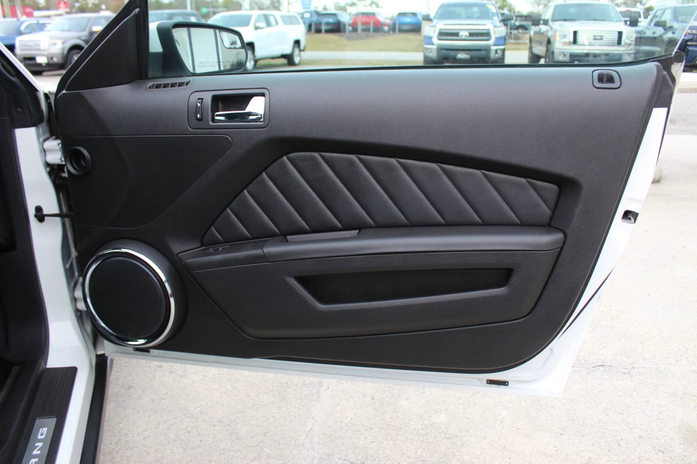 Used 2012 Ford Mustang GT Premium w/ Comfort Pkg image 19