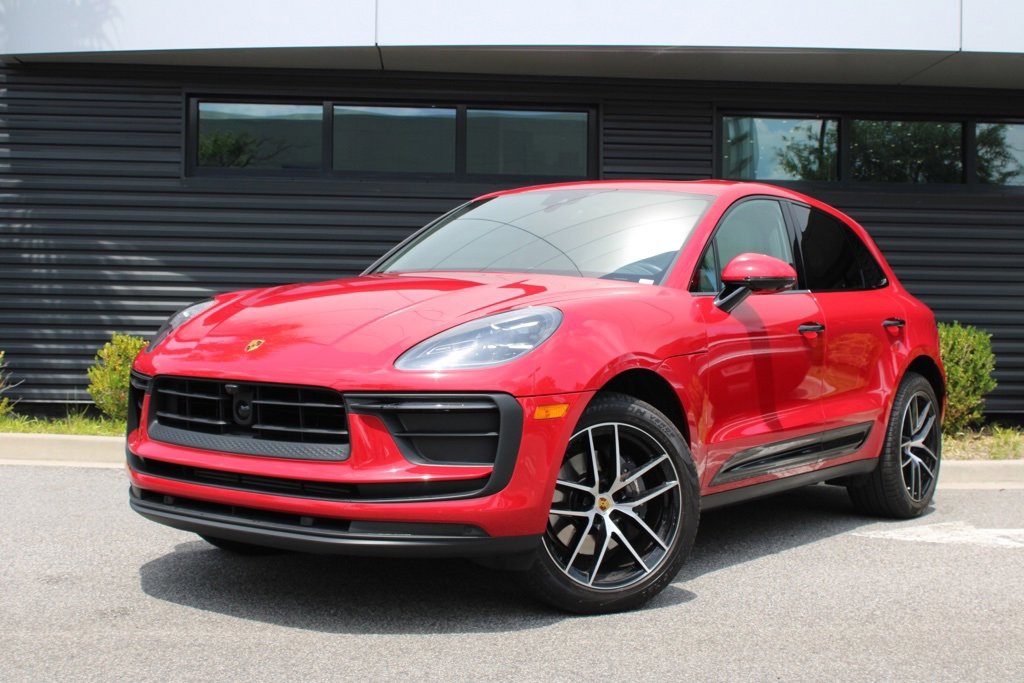 Used 2025 Porsche Macan image 1