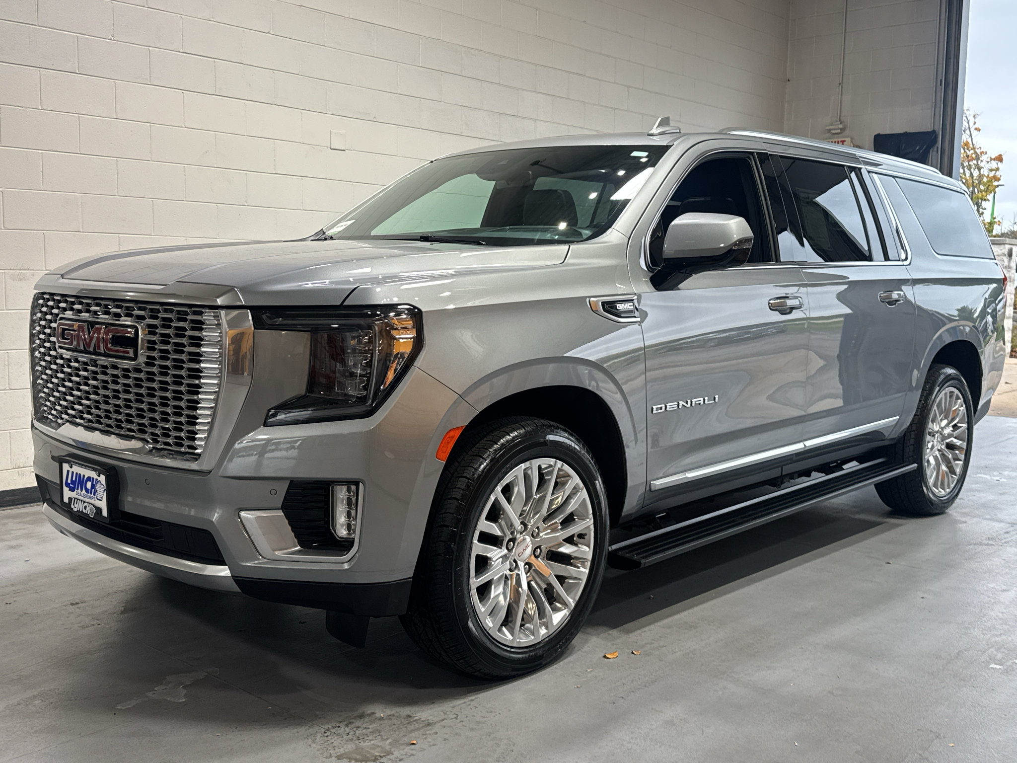 Used 2023 GMC Yukon XL Denali w/ Max Trailering Package AWD/4WD image 12