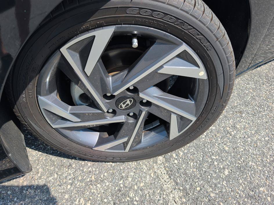 Used 2025 Hyundai Elantra Limited FWD image 7