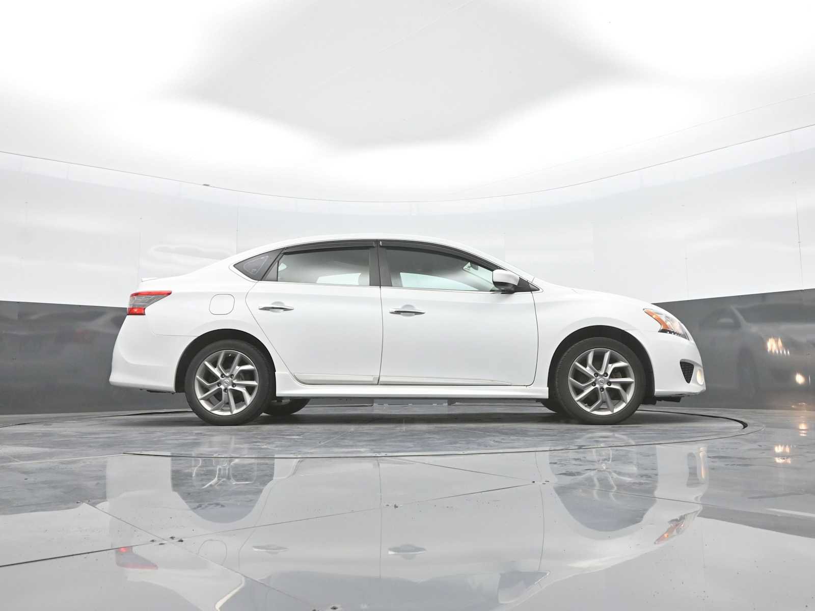 Used 2014 Nissan Sentra SR w/ SR Driver Package FWD image 38