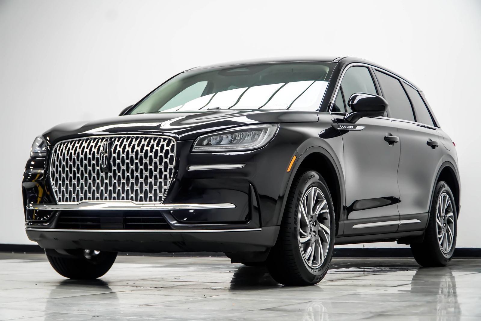 Used 2025 Lincoln Corsair AWD image 10