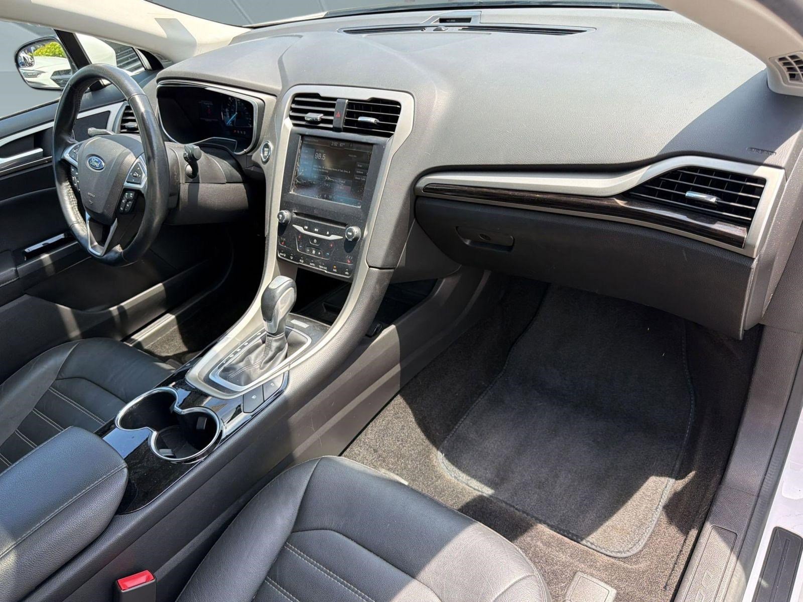 Used 2014 Ford Fusion Energi SE FWD image 31