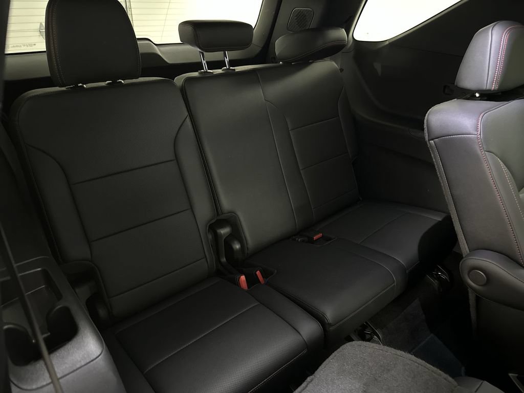 Used 2026 Chevrolet Traverse Z71 w/ Driver Confidence Package AWD/4WD image 22