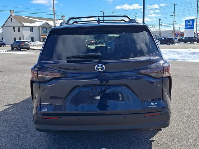 Used 2024 Toyota Sienna XLE w/ XLE Plus Package image 9