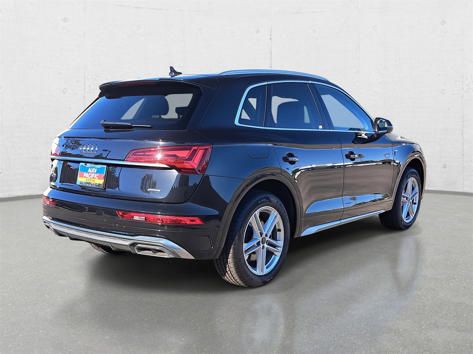 Used 2022 Audi Q5 e Premium w/ Convenience Package image 5