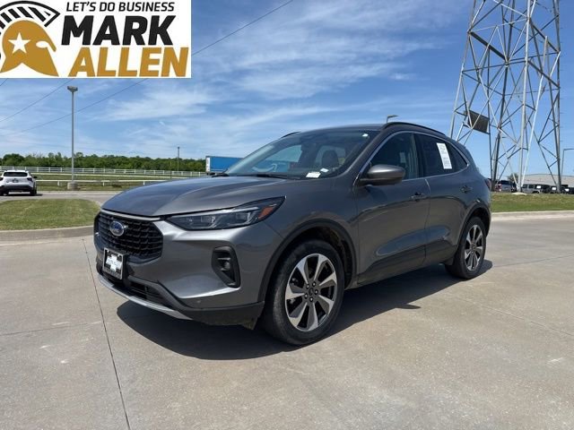 Used 2024 Ford Escape Platinum AWD/4WD image 2