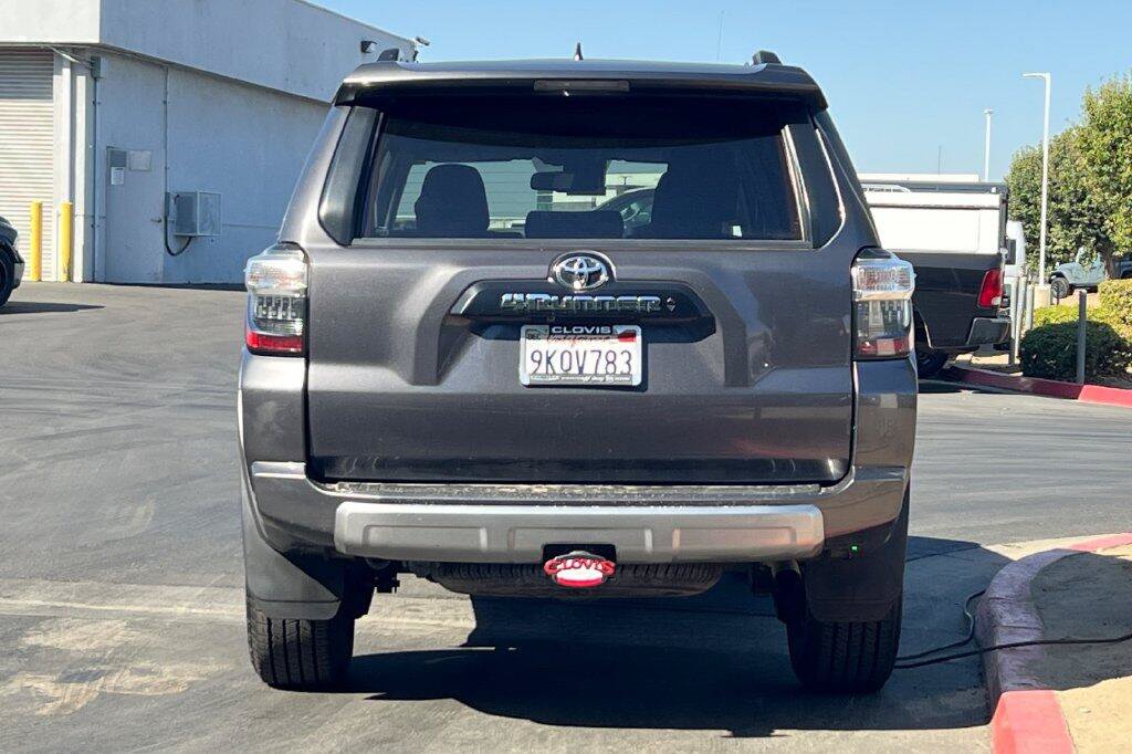 Used 2022 Toyota 4Runner TRD Off-Road AWD/4WD image 5