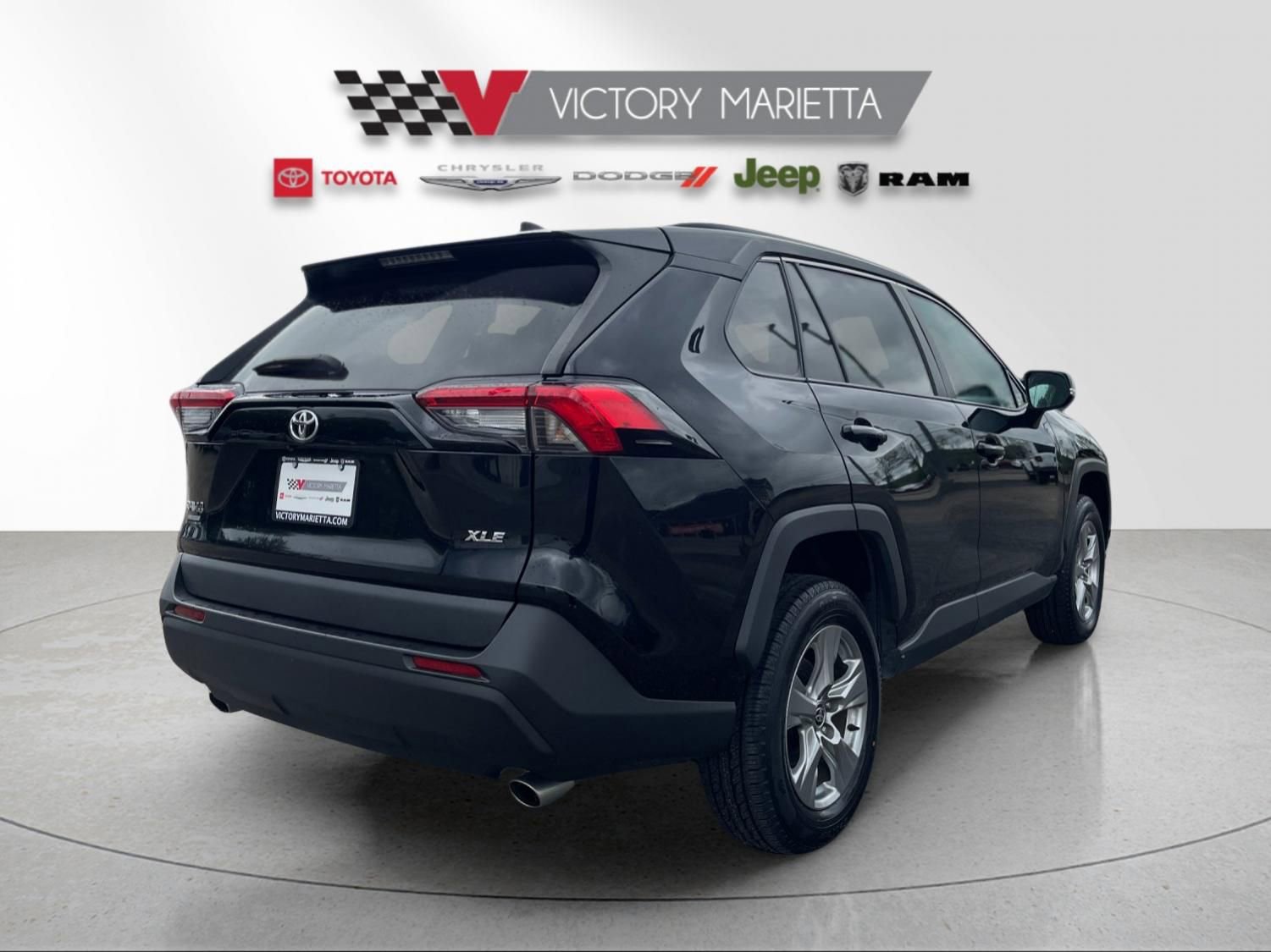 Used 2024 Toyota RAV4 XLE FWD image 5