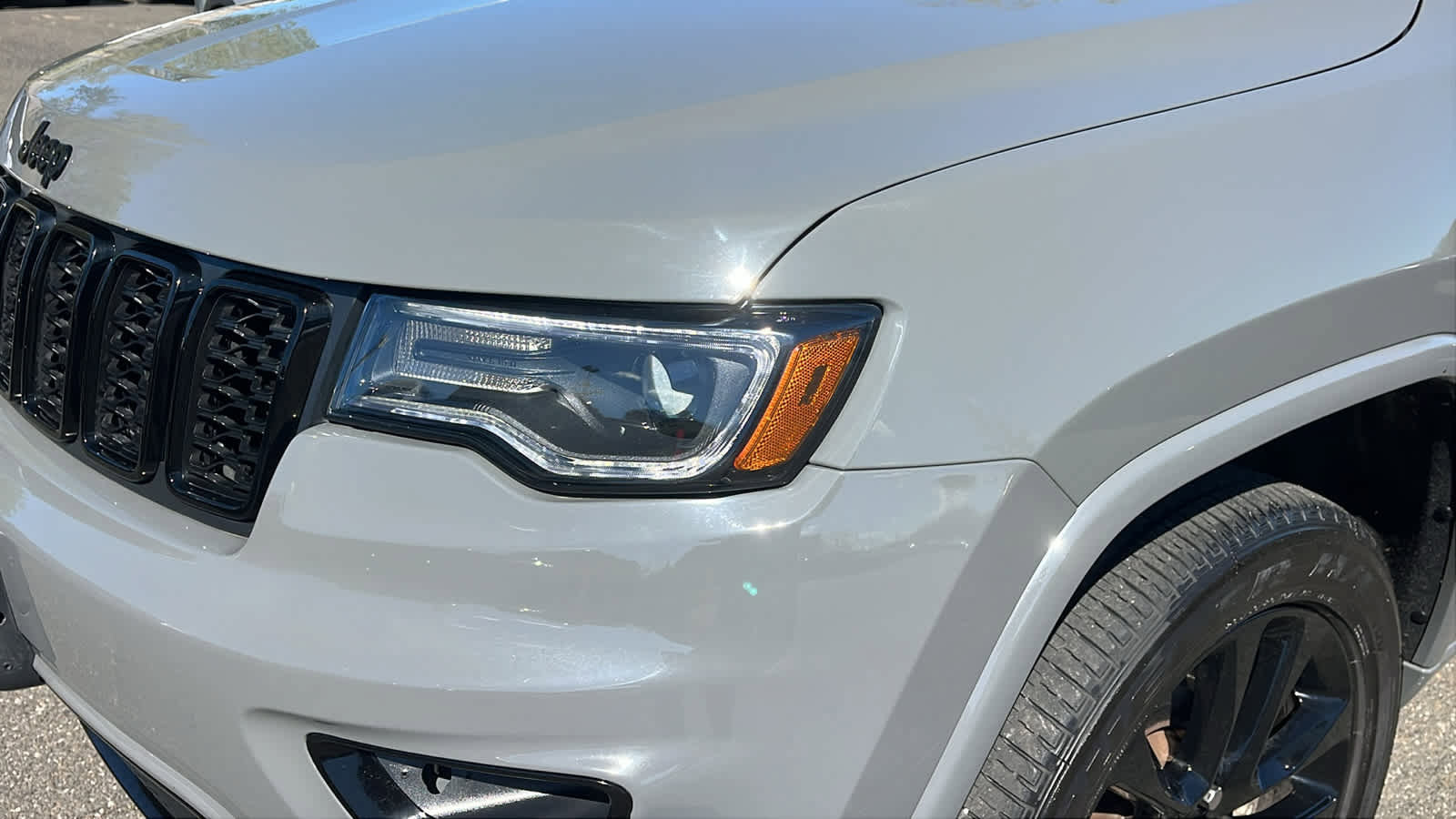 Used 2021 Jeep Grand Cherokee Laredo X AWD/4WD image 7