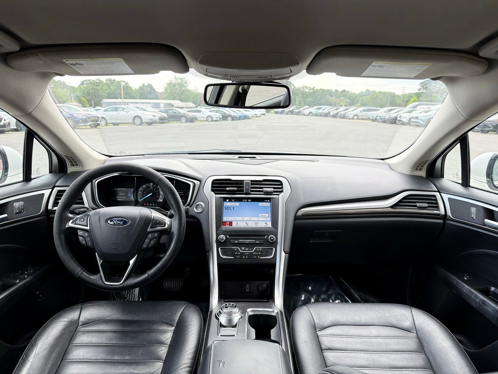 Used 2017 Ford Fusion SE w/ Equipment Group 602A FWD image 21