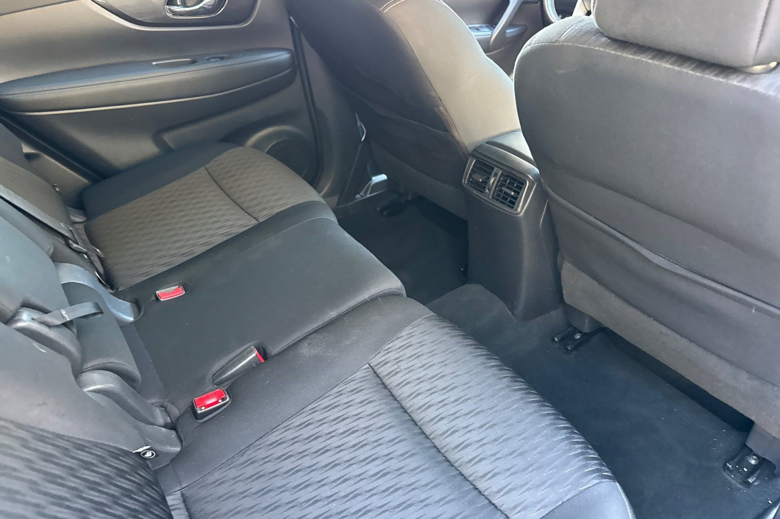 Used 2020 Nissan Rogue SV FWD image 33