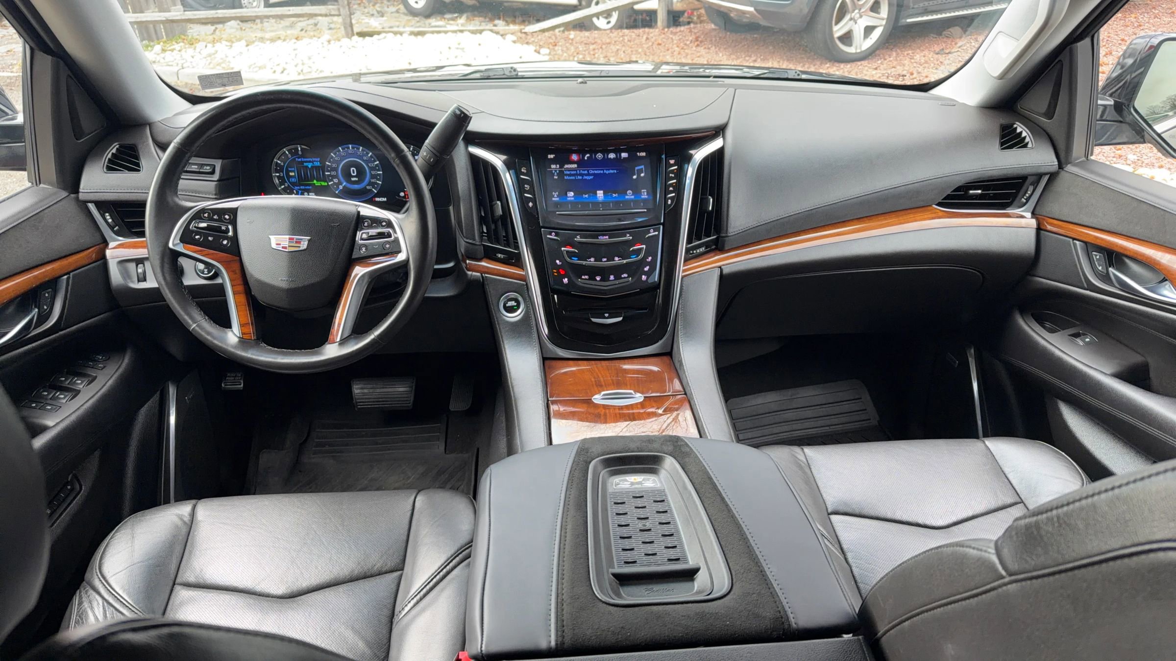 Used 2016 Cadillac Escalade Luxury image 11