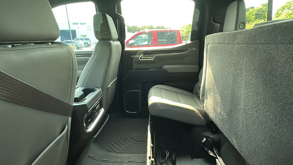 Used 2023 Chevrolet Silverado 1500 LTZ AWD/4WD image 5