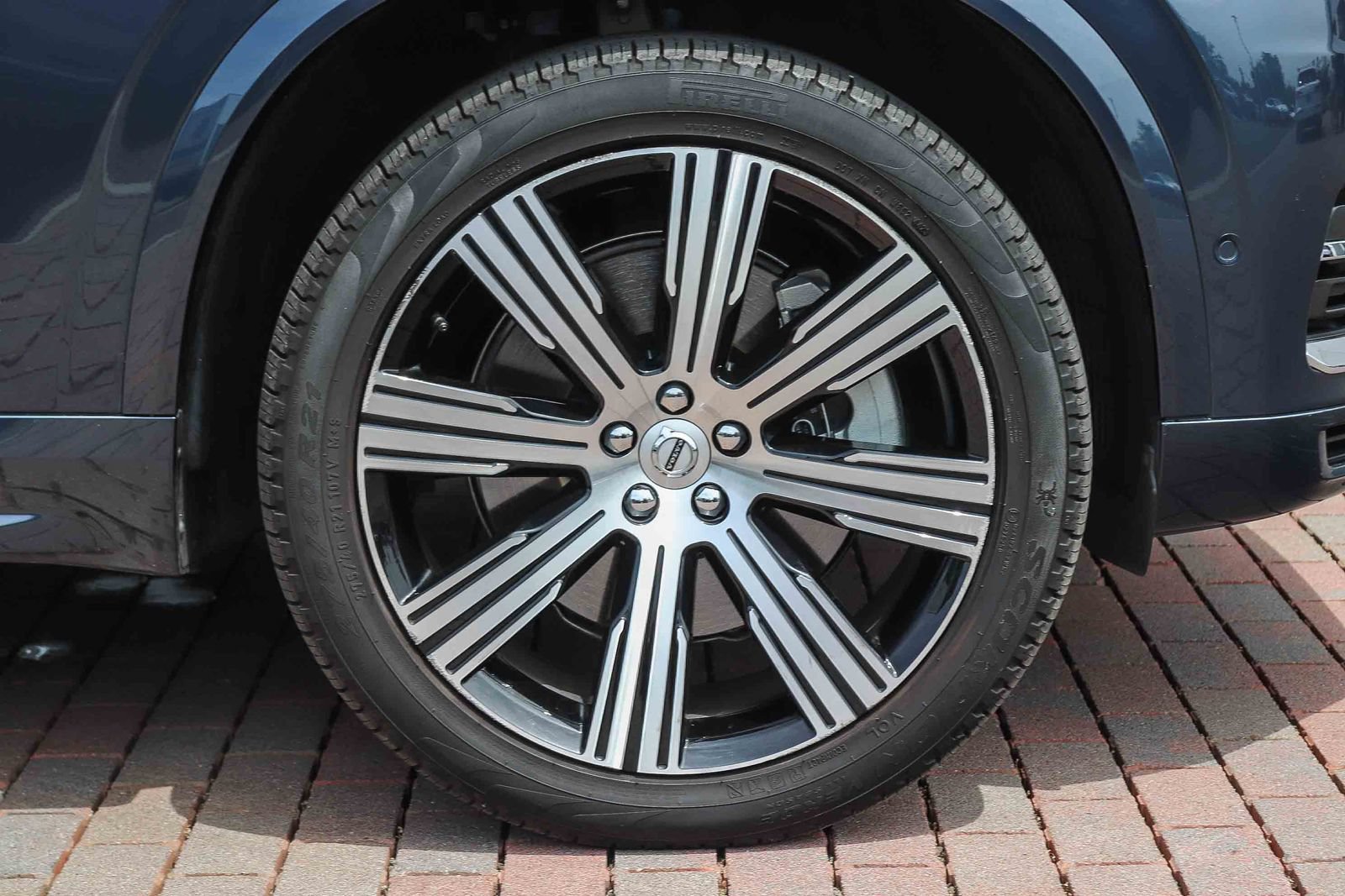 Used 2024 Volvo XC90 T8 Plus w/ Protection Package Premier AWD/4WD image 11