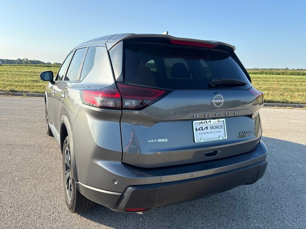Used 2024 Nissan Rogue SV AWD/4WD image 9