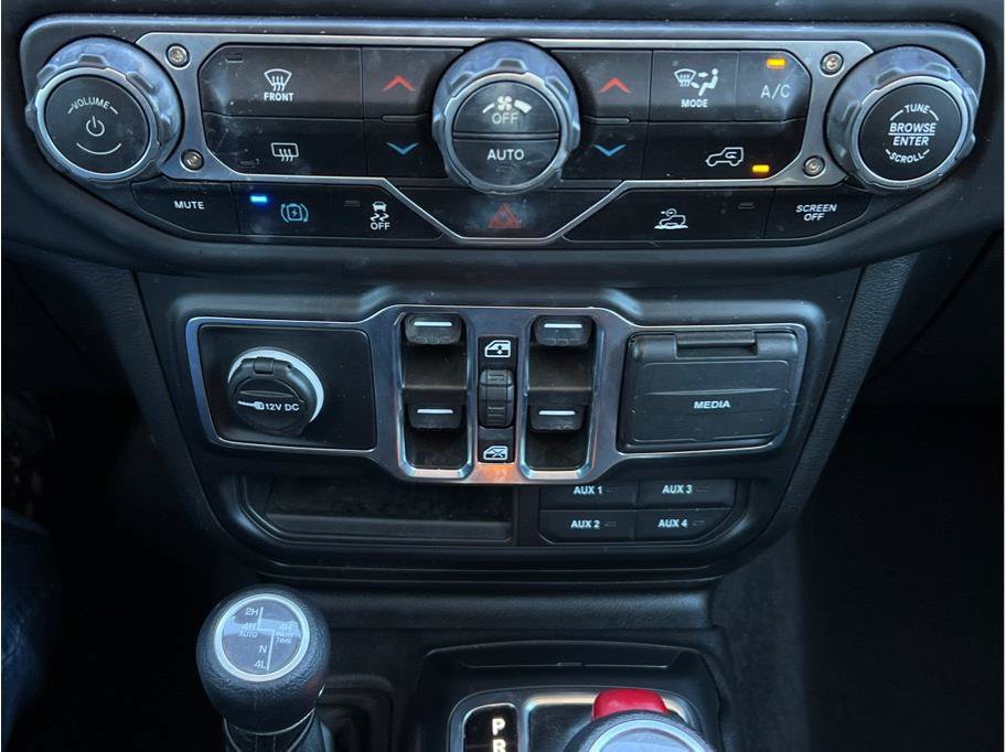 Used 2023 Jeep Wrangler Unlimited AWD/4WD image 15