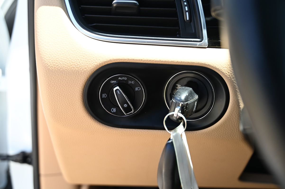 Used 2018 Porsche Macan S image 24