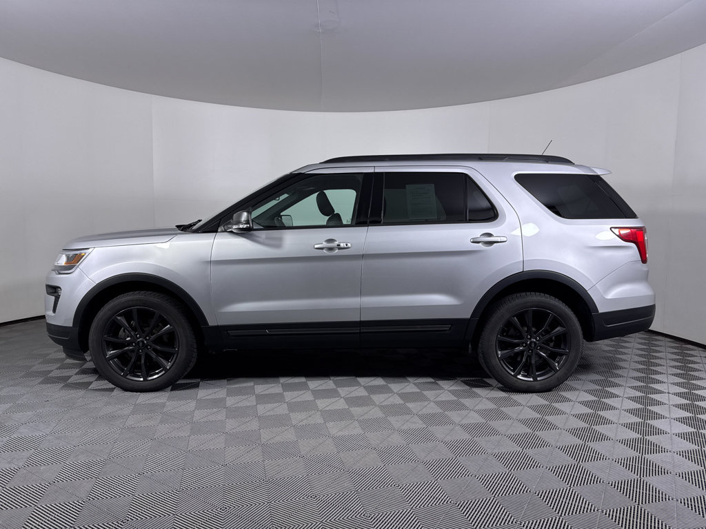 Used 2019 Ford Explorer XLT w/ Equipment Group 202A AWD/4WD image 12