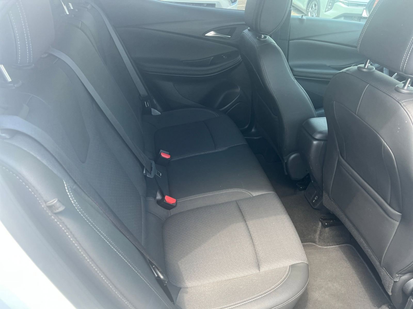 Used 2025 Buick Encore GX Preferred AWD/4WD image 37