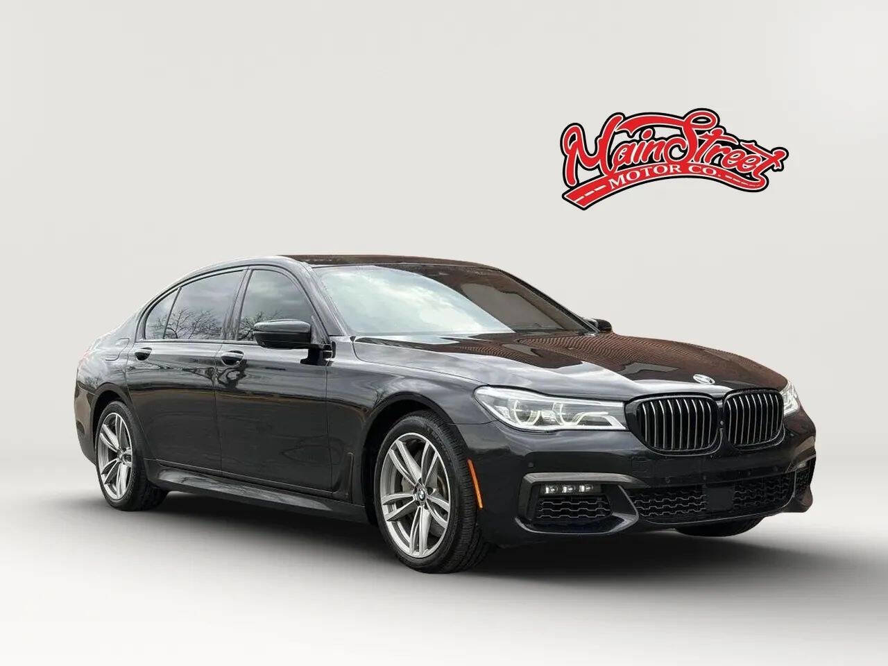 Used 2017 BMW 750i xDrive AWD/4WD image 1