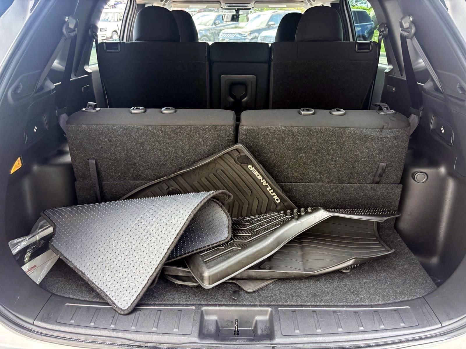 Used 2023 Mitsubishi Outlander ES AWD/4WD image 9