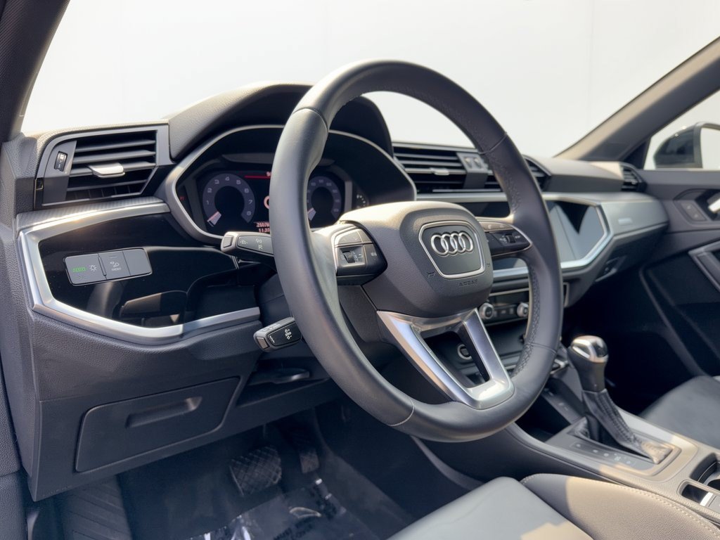 Used 2023 Audi Q3 2.0T Premium w/ Black Optic Sport Package AWD/4WD image 4
