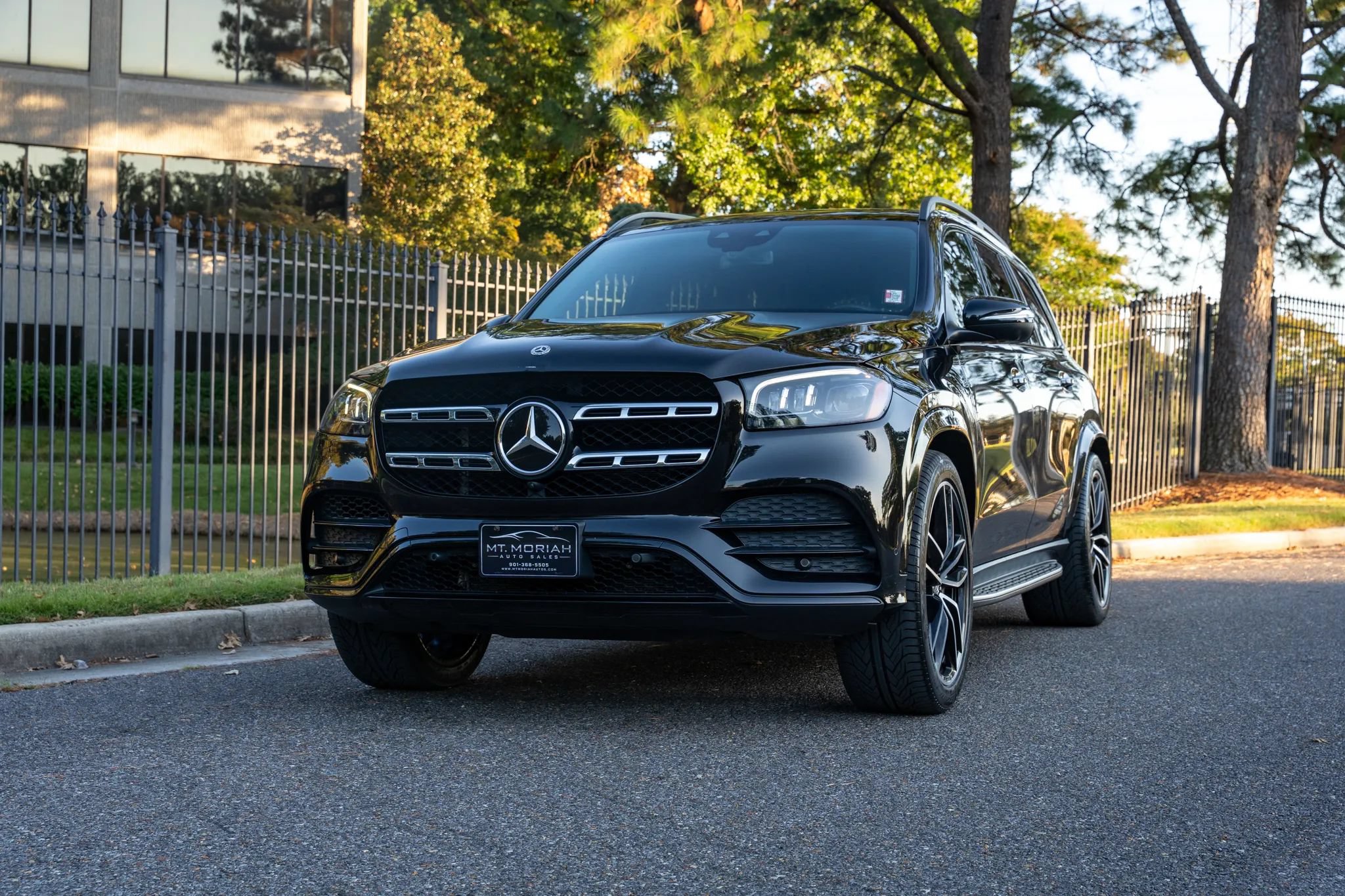 Used 2021 Mercedes-Benz GLS 580 4MATIC image 2