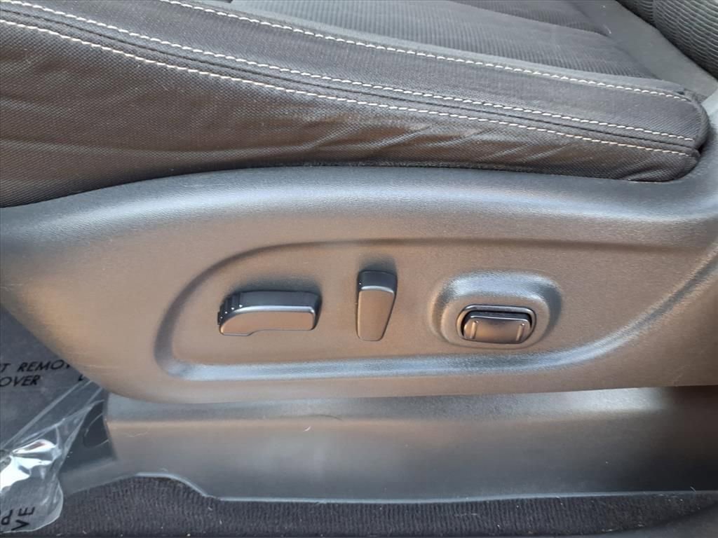 Used 2017 Nissan Titan SV image 22