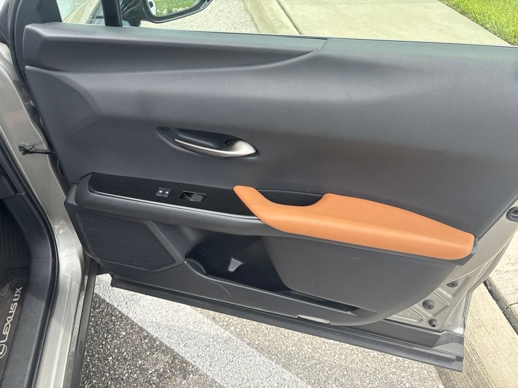 Used 2021 Lexus UX 200 w/ Premium Package FWD image 22