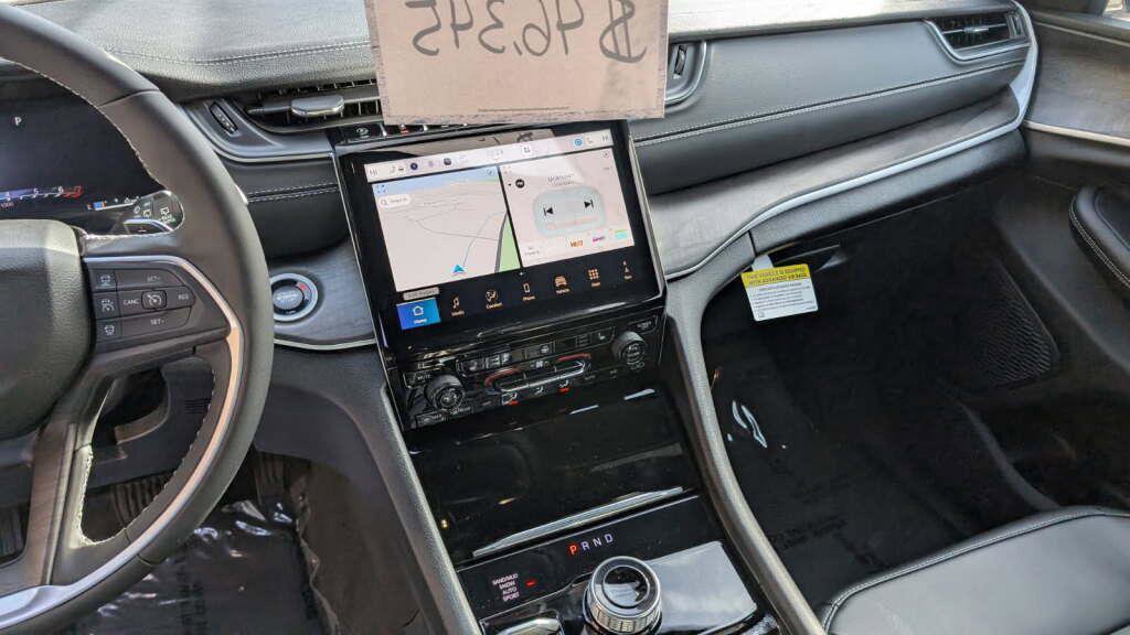 New 2025 Jeep Grand Cherokee Limited image 11