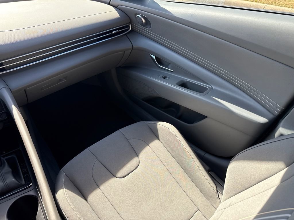 Certified 2025 Hyundai Elantra Sport image 14