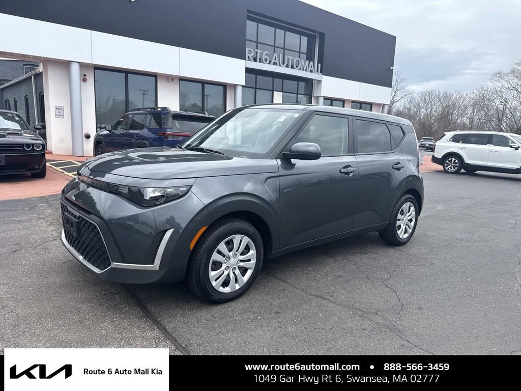 Used 2023 Kia Soul LX image 1