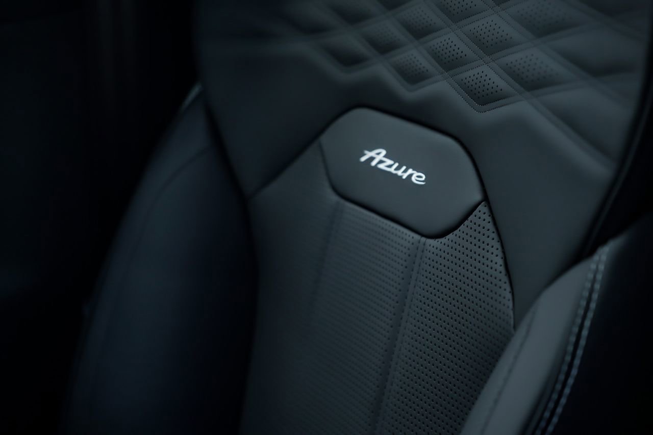 Certified 2024 Bentley Bentayga Extended Wheelbase image 15