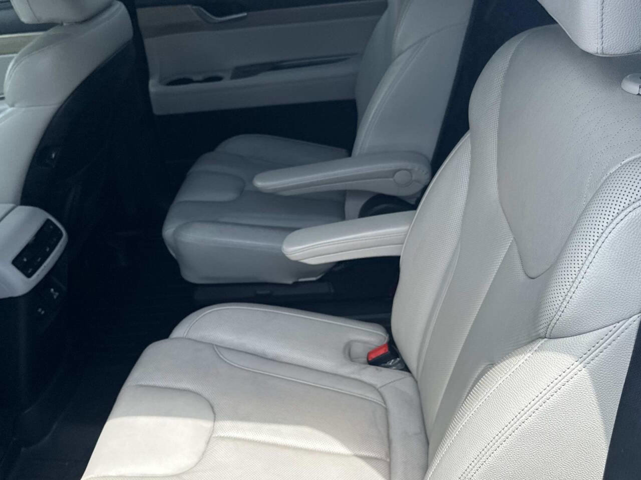 Used 2021 Hyundai Palisade SEL w/ Premium Package FWD image 12