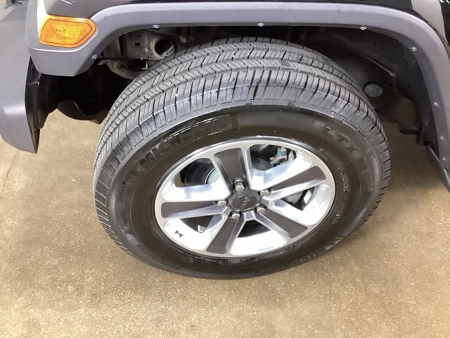 Used 2020 Jeep Wrangler Unlimited Sahara AWD/4WD image 30