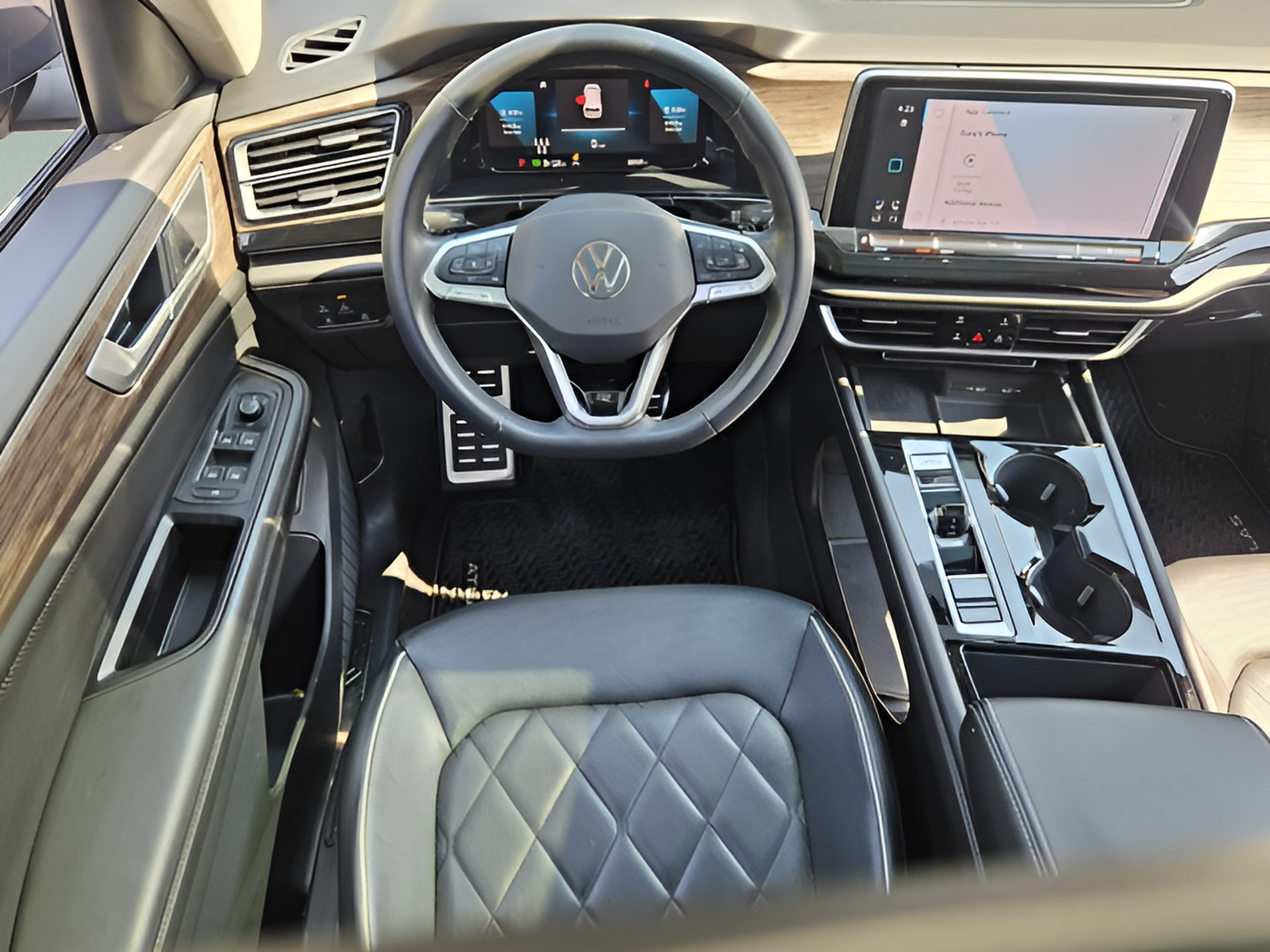 Used 2024 Volkswagen Atlas SEL Premium R-Line AWD/4WD image 12