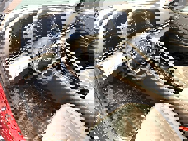 Used 2025 Hyundai Elantra Limited image 16